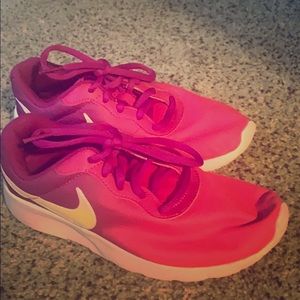 Girls Nike tennis shoes